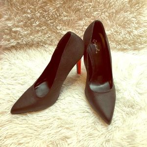 Heels: Black with hot pink heel